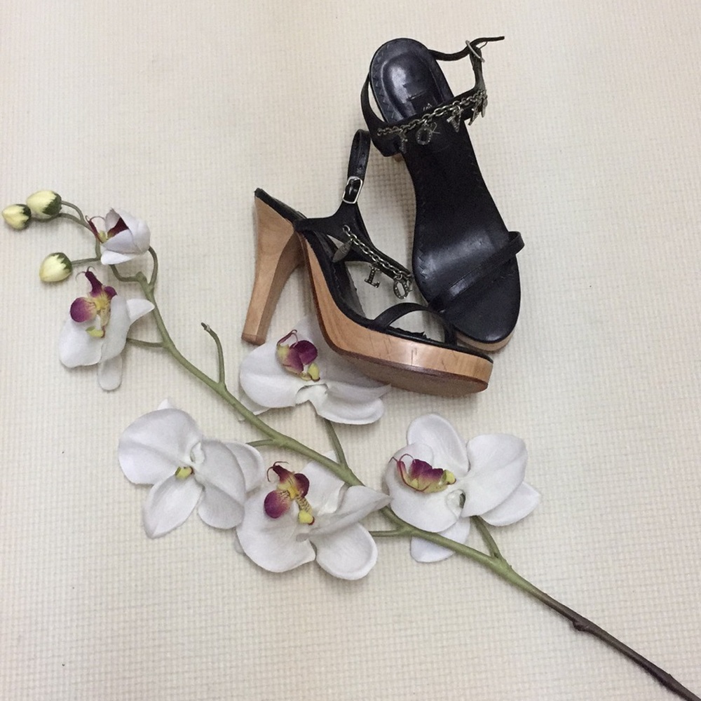 Sky Platform Sandals Size 6, very good condition. VTG